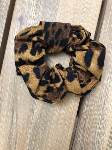 HAIR SCRUNCHIE: Cheetah picture