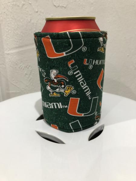 WRAP KOOZIE: UM Logo picture