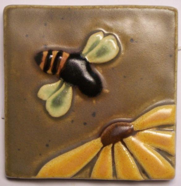 3x3 Bee and Flower Tile picture