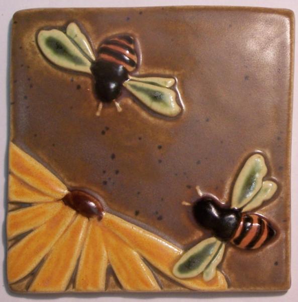 4x4 Bee and Flower Tile picture