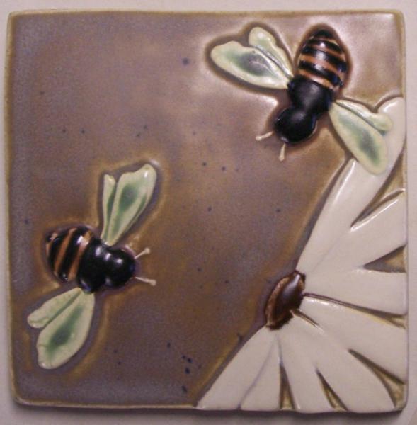 4x4 Bee and Flower Tile picture