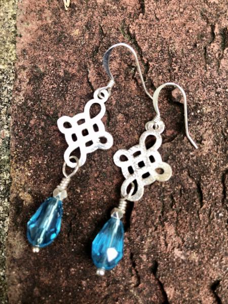 Celtic knot with turquoise drops
