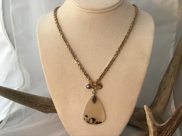 Necklace, Vintage Agate Slice, Charm of  shell, freshwater oearl