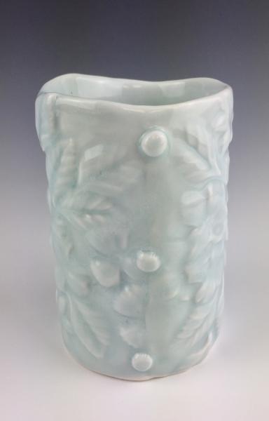 Vase with flower & leaf pattern picture