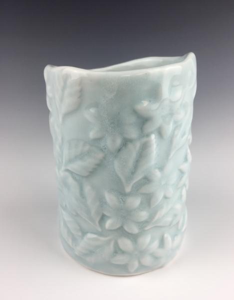 Vase with flower & leaf pattern picture