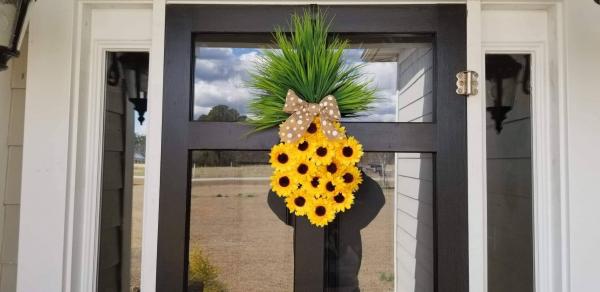 Pineapple Door Hanger picture