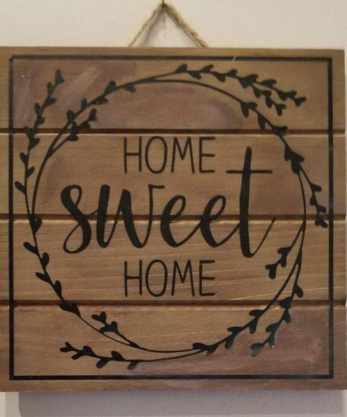 "Home Sweet Home" wood dign picture