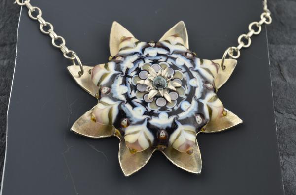 human circle lotus pendant necklace picture