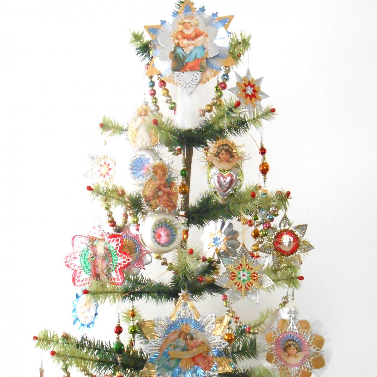 small Nativity scene with spun glass picture