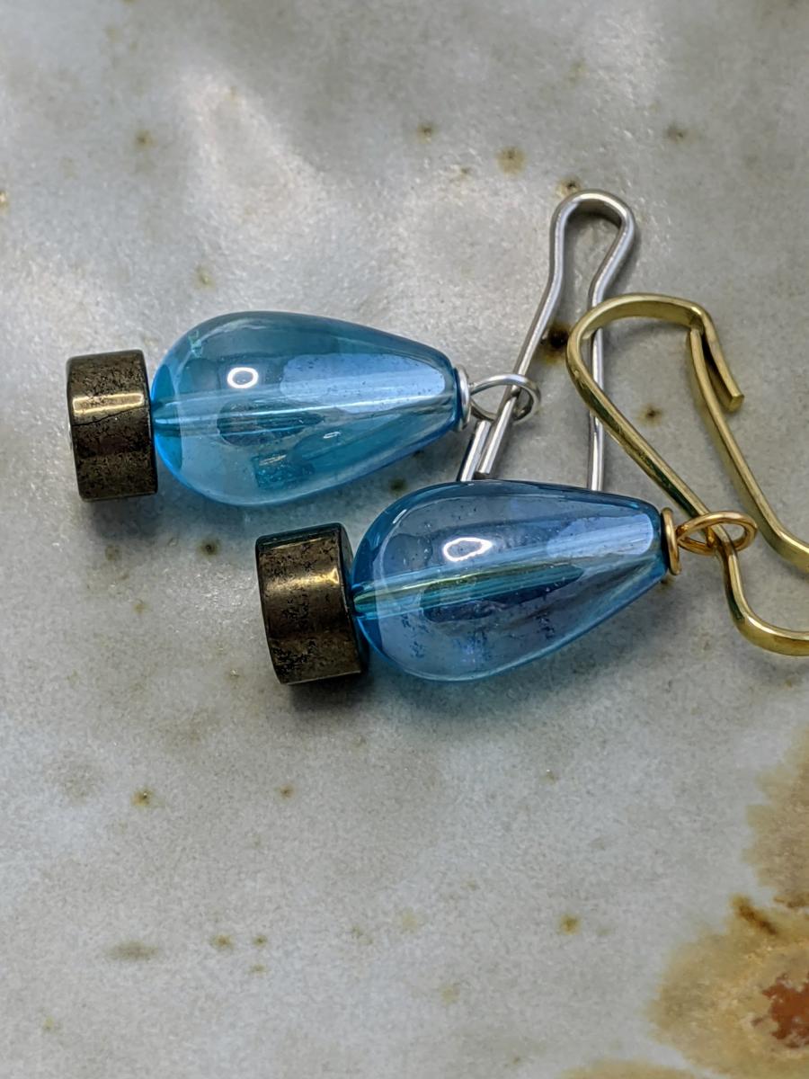 Holiday Light Zipper Dangle | Northern Lights - Large picture