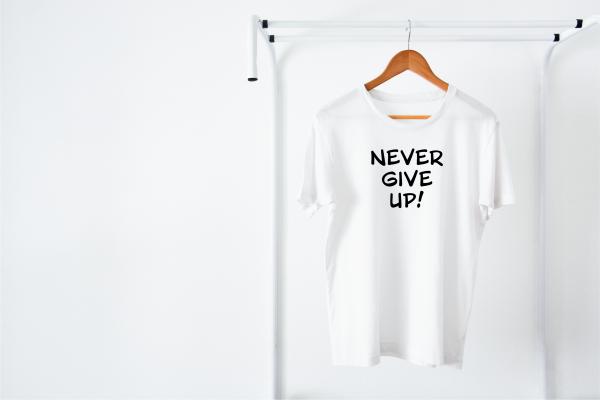 Never give up I'm Men's T-Shirt picture