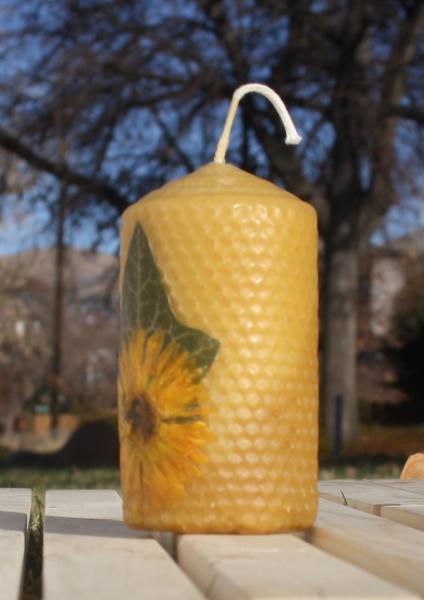 Beeswax candle with pressed flowers short pillar picture