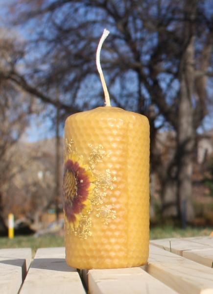 Beeswax candle with pressed flowers short pillar picture