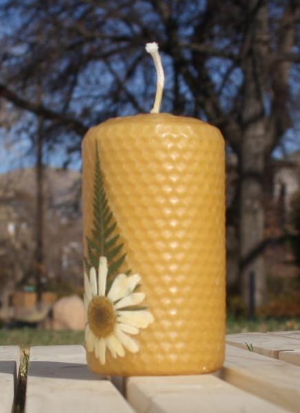 Beeswax candle with pressed flowers short pillar picture