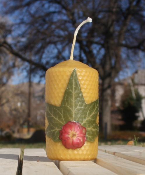 Beeswax candle with pressed flowers short pillar picture