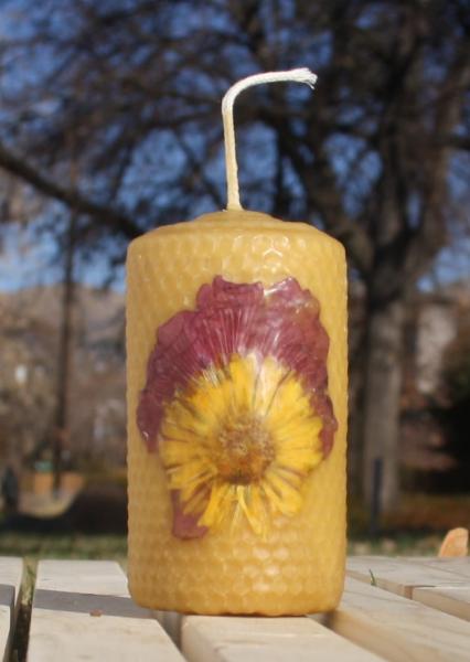 Beeswax candle with pressed flowers short pillar picture