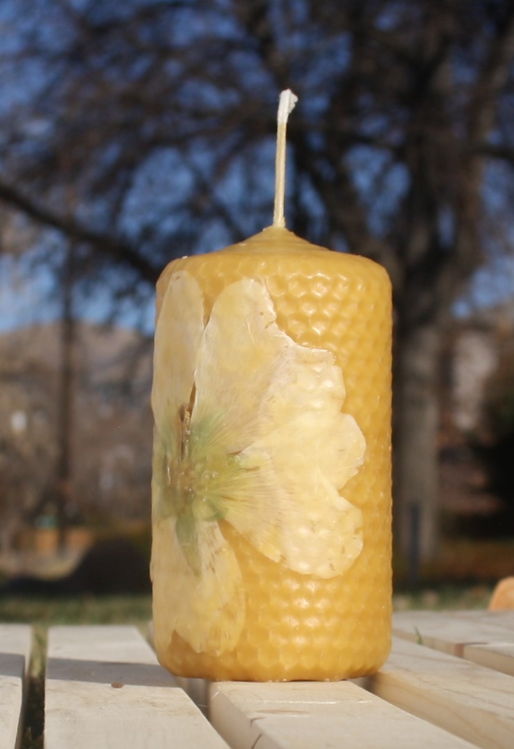 Beeswax candle with pressed flowers short pillar picture