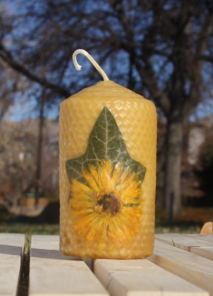 Beeswax candle with pressed flowers short pillar picture