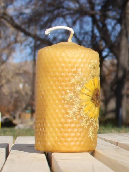 Beeswax candle with pressed flowers short pillar picture