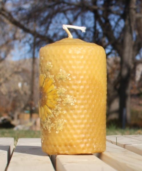 Beeswax candle with pressed flowers short pillar picture