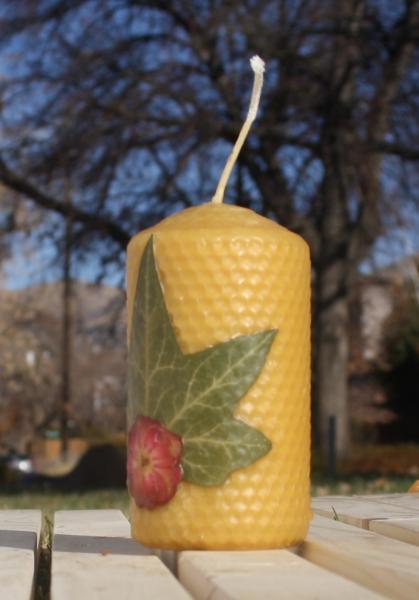 Beeswax candle with pressed flowers short pillar picture