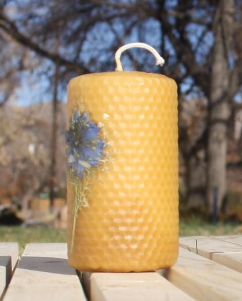 Beeswax candle with pressed flowers short pillar picture