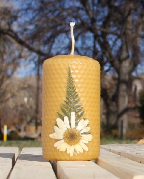 Beeswax candle with pressed flowers short pillar picture