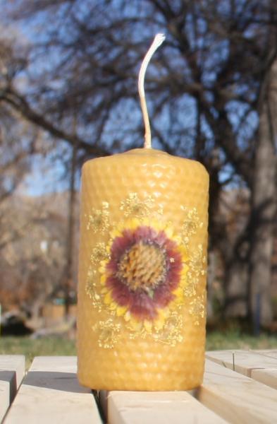 Beeswax candle with pressed flowers short pillar picture