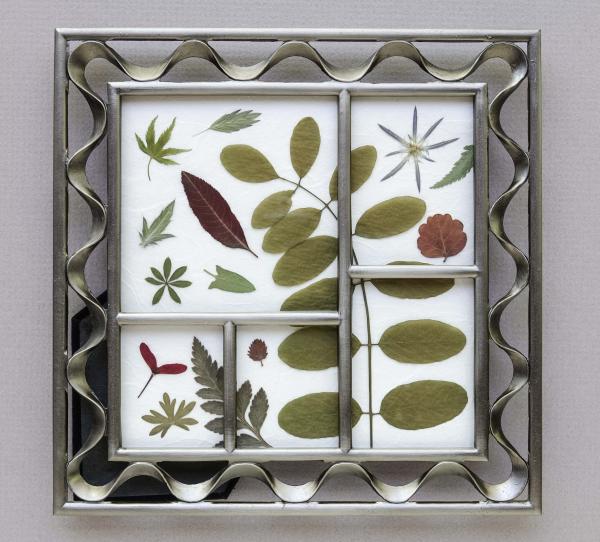Mix Leaves in Metal Frame - B picture