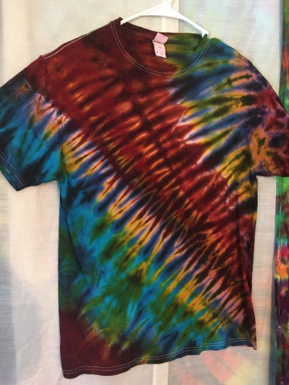 Tie Dye - Tie Dyed T Shirt - Mens M (38-40) 100% Cotton Fruit of the Loom - Short Sleeve. #315