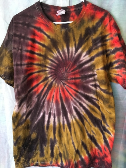 Warm Golden Tone Classic Spiral Tie Dyed Short Sleeve T Shirt - Mens L (42-44) Fruit of the Loom #209 picture