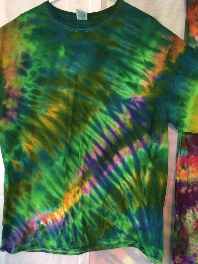 Tie Dye Diagonal Tiger Stripe - Greens and Blues with Splash of Pink! - Mens 2XL (50-52) Fruit of the Loom - 100% Cotton Short Sleeve. #280