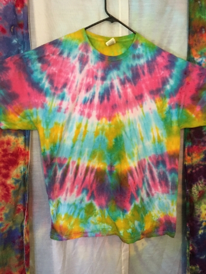 Tie Dye - Tie Dyed T Shirt - Mens 2 XL (50-52) 100% Cotton Fruit of the Loom - Short Sleeve. #341