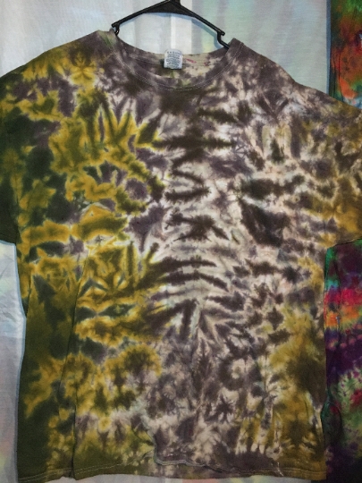 Crinkle Tie Dyed "Camo" Brown, Gold, Green and Purple Short Sleeve Mens 2XL (50-52) Fruit of the Loom Shirt 100% Cotton. #275