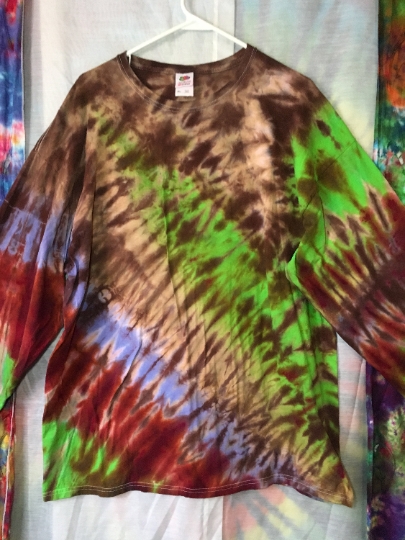 Tie Dye Shirt - Green, Brown, Red, Lilac Diagonal Stripe Tie Dyed - Mens 2x (50-2)l Long sleeve - Fruit of the Loom. #254