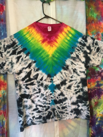 Tie Dye - Tie Dyed T Shirt - Mens 2 XL (50-52) 100% Cotton Fruit of the Loom - Short Sleeve. #339 picture