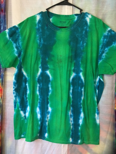 Green and Aquamarine Vertical Striped with Red Splatter Accents Tie Dyed Short Sleeve Shirt - Mens 100% Cotton XL (46-48) Gildan. #179