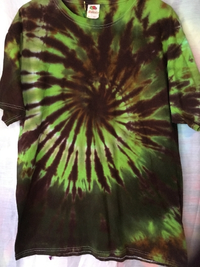 Green and Brown Spiral Tie Dyed T Shirt - Short Sleeves - Mens L (42-44) Fruit of the Loom. #169 picture