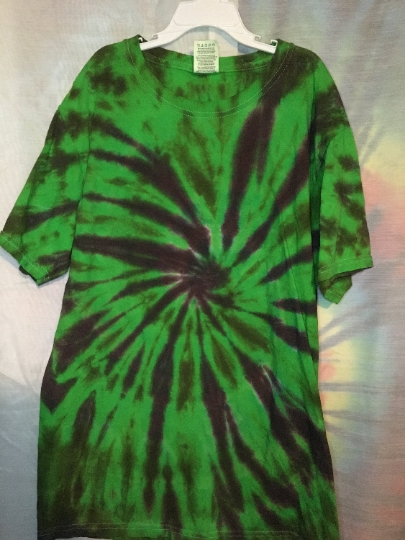 Tie Dye Green and Brown Spiral Tie Dyed T Shirt - Short Sleeves - Mens S (34 - 36) Fruit of the Loom. #268