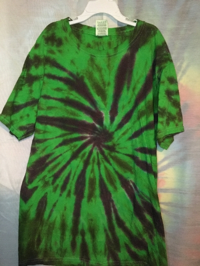 Tie Dye Green and Brown Spiral Tie Dyed T Shirt - Short Sleeves - Mens S (34 - 36) Fruit of the Loom. #268 picture