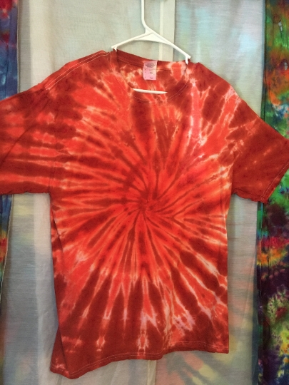 Tie Dye -Orange Spiral - Tie Dyed T Shirt - Mens L (42-44) - 100% Cotton Fruit of the Loom Short Sleeve Shirt. #316