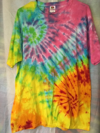 Bright Happy Double Rainbow Spiral Tie Dyed Short Sleeve Shirt - Mens L (42-44) Fruit of the Loom. #110