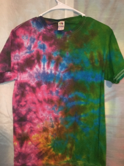 Tie Dyed Bright Rainbow Colors Crinkle Style Mens S (34-36) Fruit of the Loom 100% Short Sleeve Shirt #264 picture