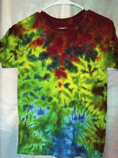 Beautiful Crinkle Style Tie Dye - Bright and Colorful - 100% Cotton - Haines Comfort Soft - Mens' S (34-36) Short Sleeve #261 picture