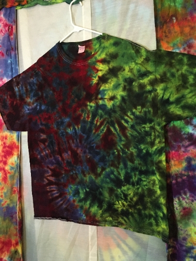 Tie Dye - Tie Dyed T Shirt - Rainbow Crinkle Tie Dye - Mens 2 XL (50-52) 100% Cotton Fruit of the Loom - Short Sleeve. #359