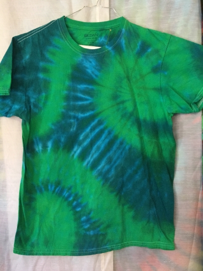 Green and Blue Subtle Double Spiral Tie Dye Short Sleeve Shirt - Mens Gildan M (38-40) 100% Cotton  #186