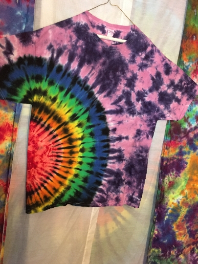 Tie Dye - Tie Dyed T Shirt - Rainbow Burst Tie Dye - Mens XL (46-48) Fruit of the Loom 100% Cotton Short Sleeve Shirt