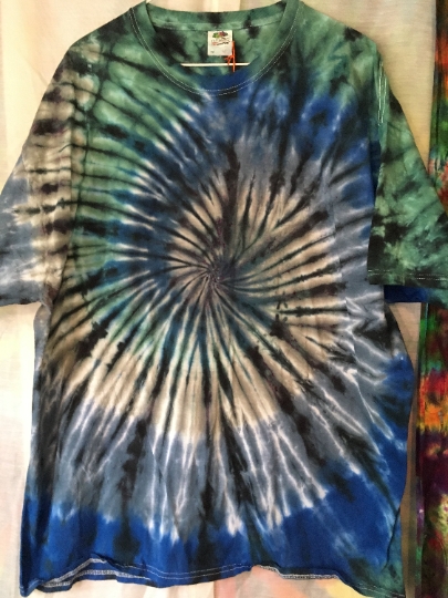 Spiral Blue and Gray Tie Dye Short Sleeve 100% Cotton Mens 2XL (50-52) Fruit of the Loom Shirt. #176 picture