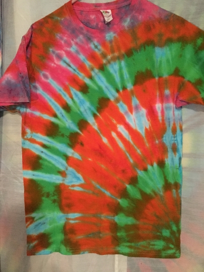 Tie Dye - Tie Dyed T Shirt - Mens M (38-40) 100% Cotton Fruit of the Loom - Short Sleeve. #160