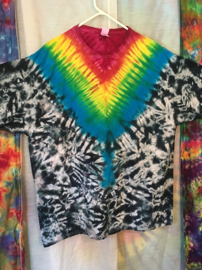 Tie Dye - Tie Dyed T Shirt - Mens 2 XL (50-52) 100% Cotton Fruit of the Loom - Short Sleeve. #338